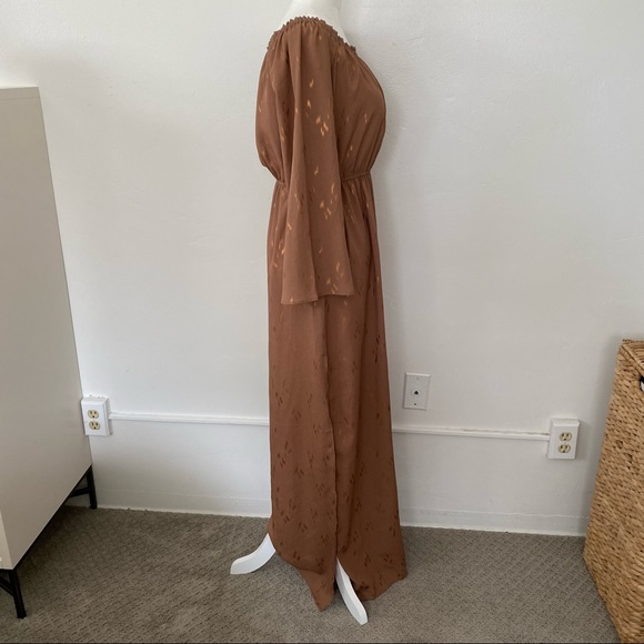 ✨ Flynn Skye Genevive Maxi Dress Gold Rush - Picture 9 of 10